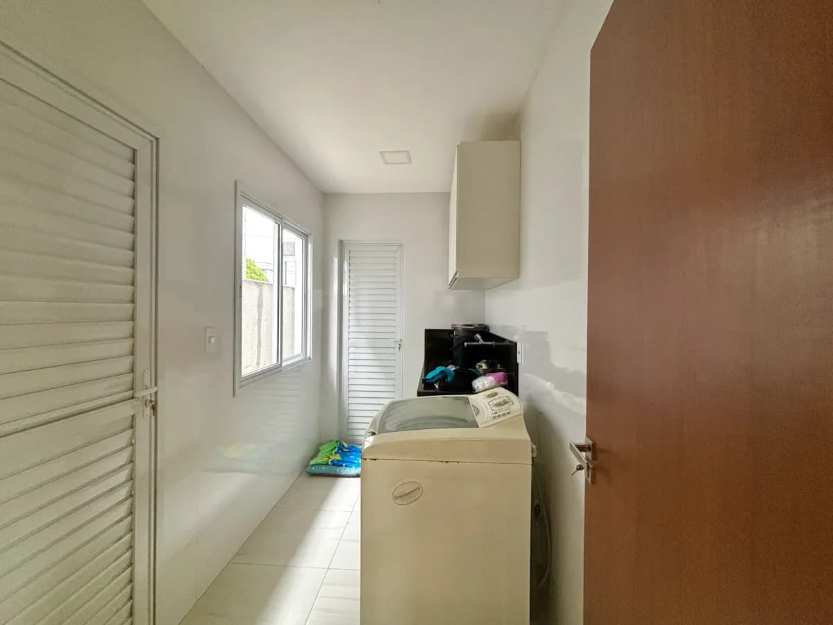 Aimage00025webp